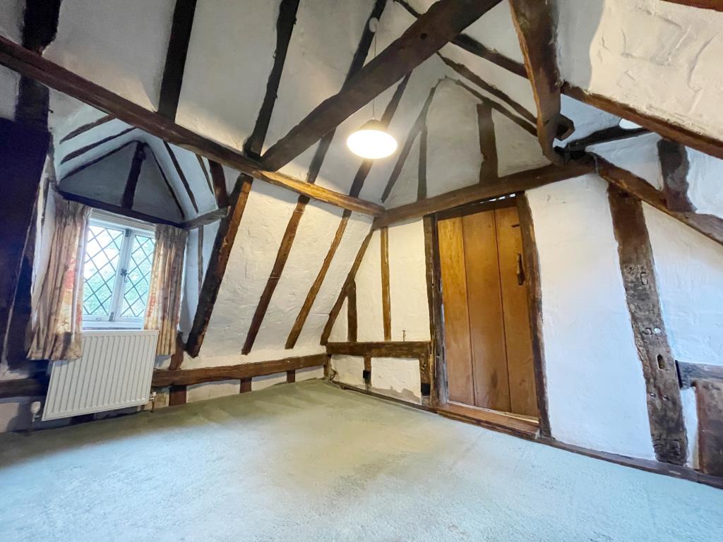 Lot: 31 - A DETACHED THATCHED COTTAGE FOR IMPROVEMENT AND REPAIR - Bedroom 2 with exposed beams and vaulted ceiling